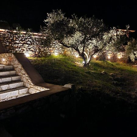 Focalion Castle Luxury Suites Pírgos Dhiroú Exteriör bild