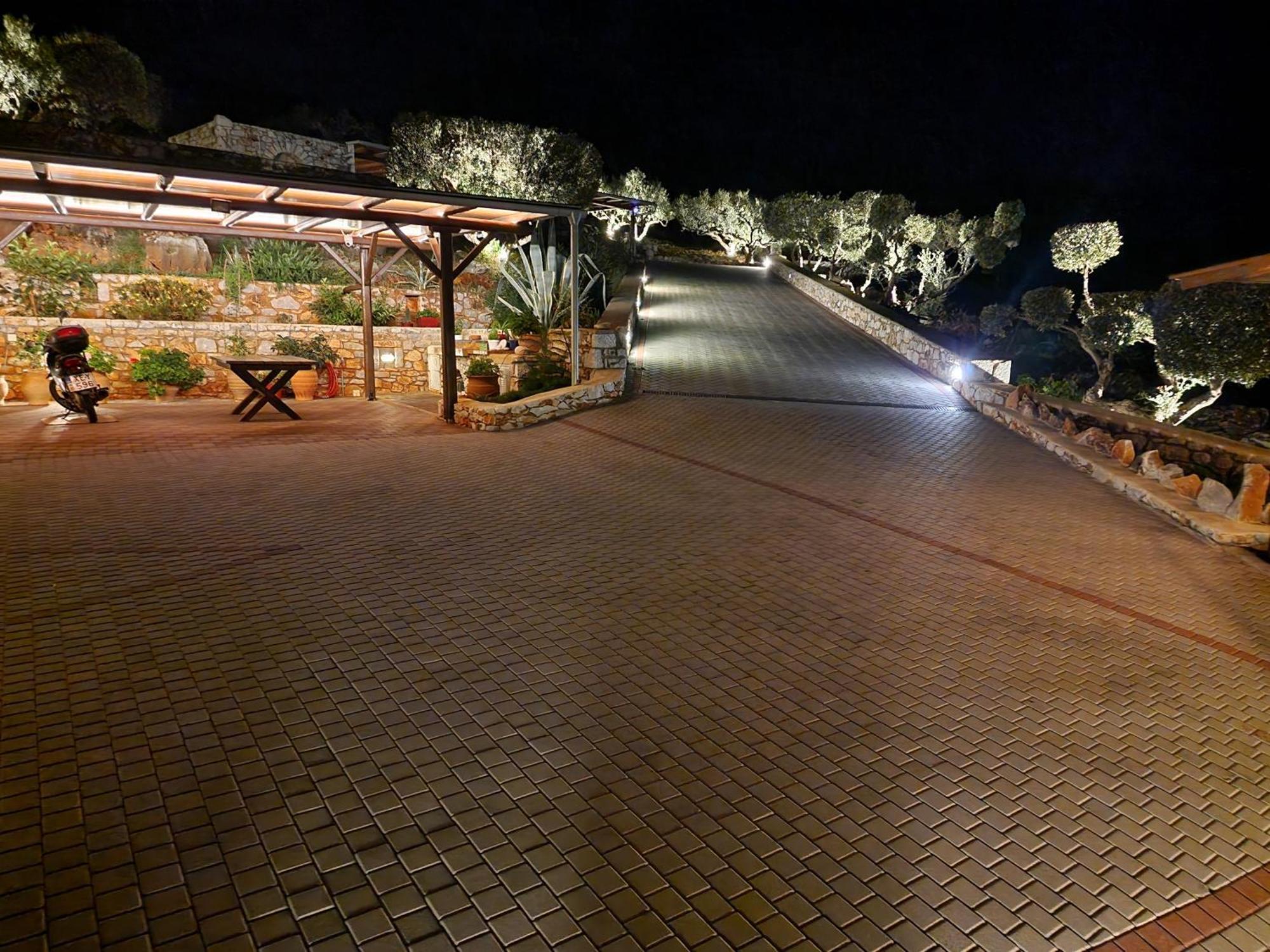Focalion Castle Luxury Suites Pírgos Dhiroú Exteriör bild