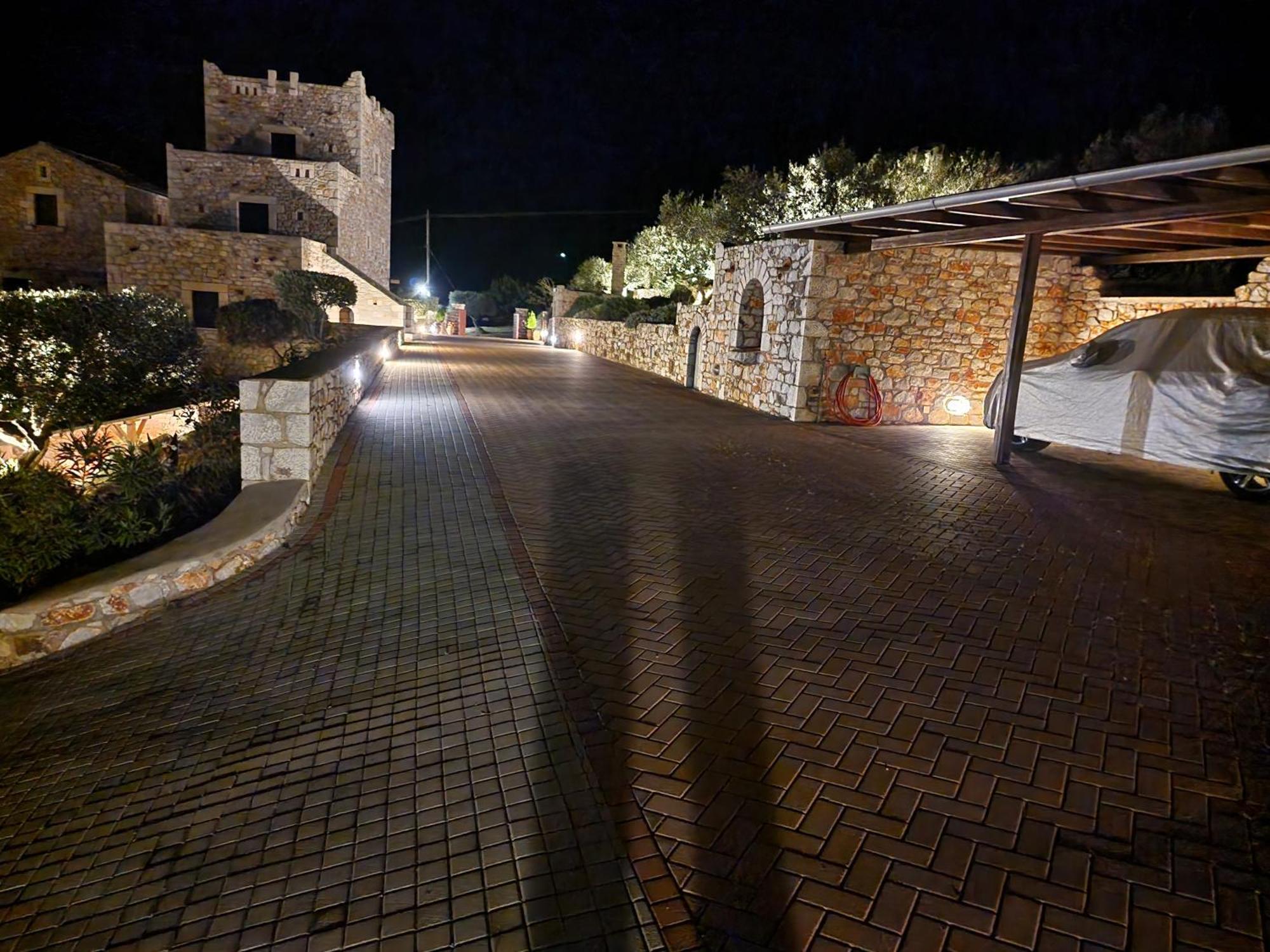 Focalion Castle Luxury Suites Pírgos Dhiroú Exteriör bild