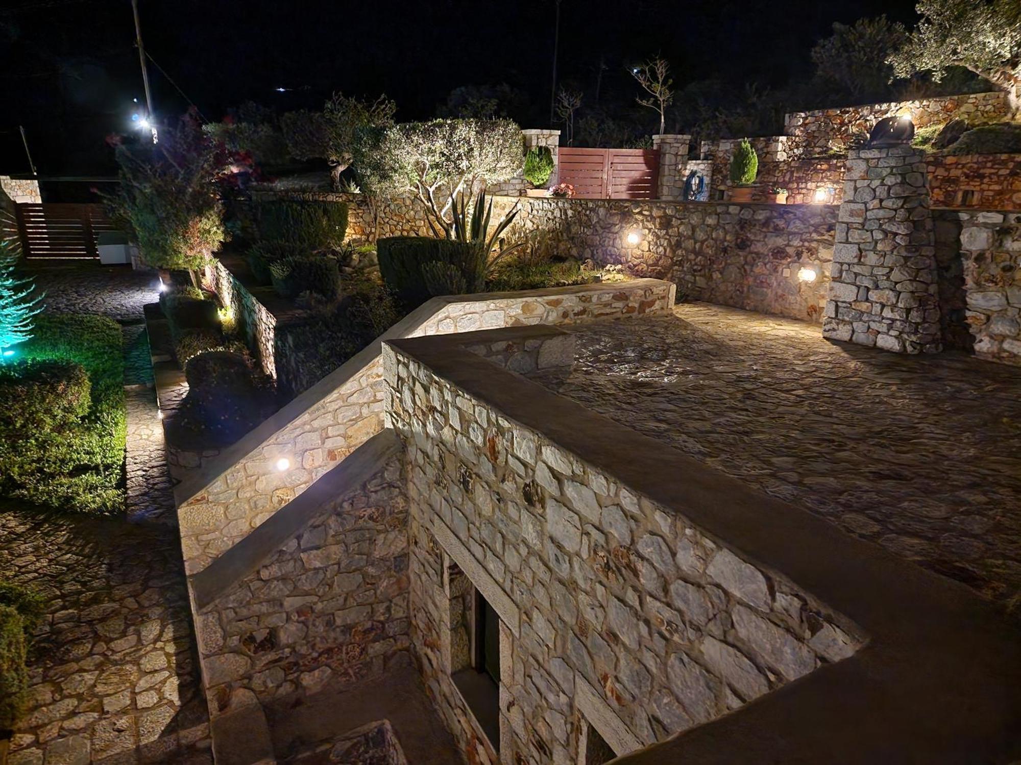 Focalion Castle Luxury Suites Pírgos Dhiroú Exteriör bild