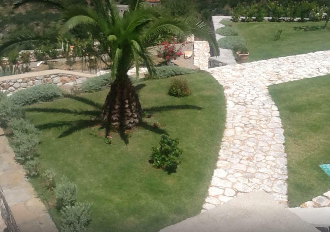 Focalion Castle Luxury Suites Pírgos Dhiroú Exteriör bild