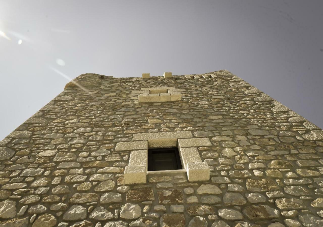 Focalion Castle Luxury Suites Pírgos Dhiroú Exteriör bild