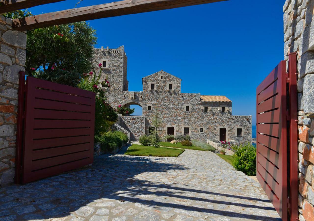 Focalion Castle Luxury Suites Pírgos Dhiroú Exteriör bild