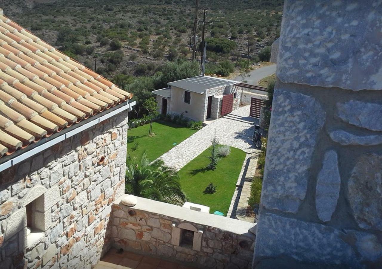 Focalion Castle Luxury Suites Pírgos Dhiroú Exteriör bild