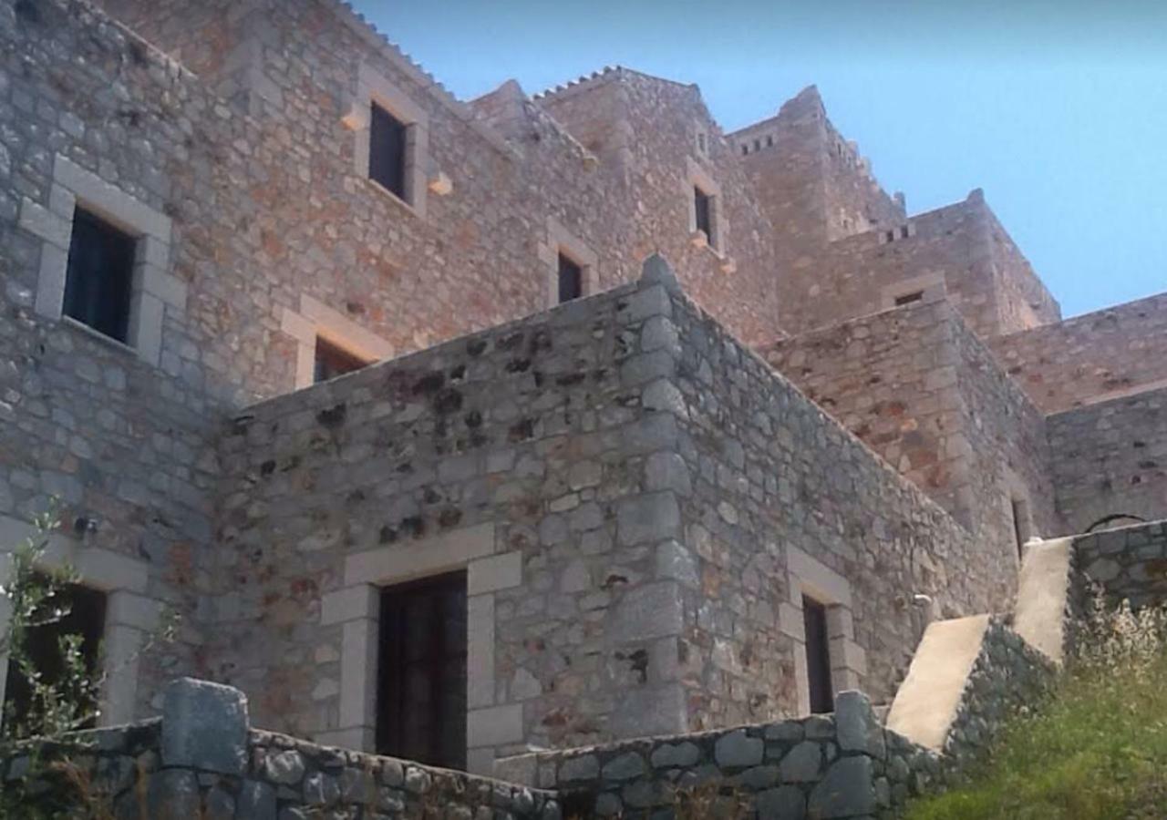 Focalion Castle Luxury Suites Pírgos Dhiroú Exteriör bild