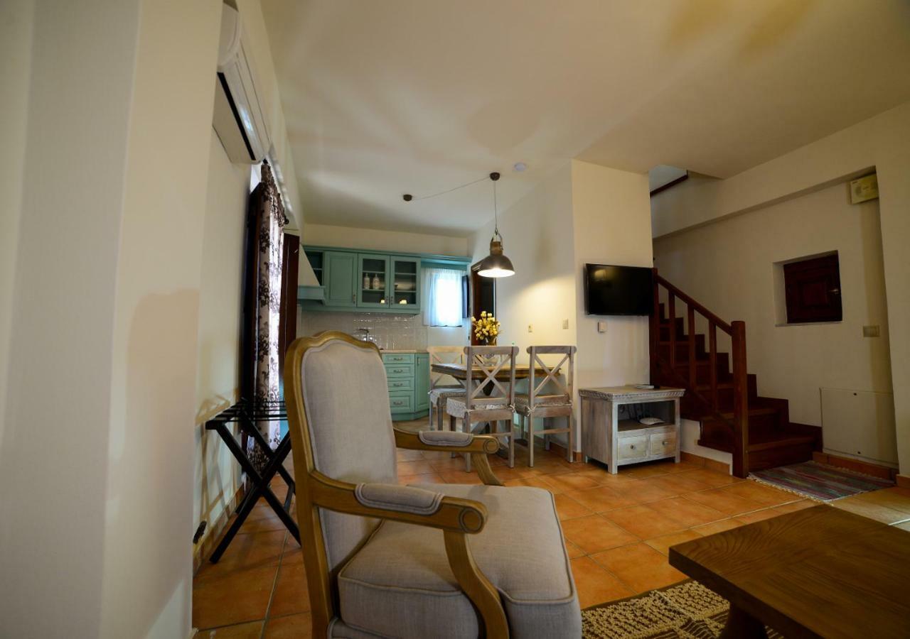 Focalion Castle Luxury Suites Pírgos Dhiroú Exteriör bild