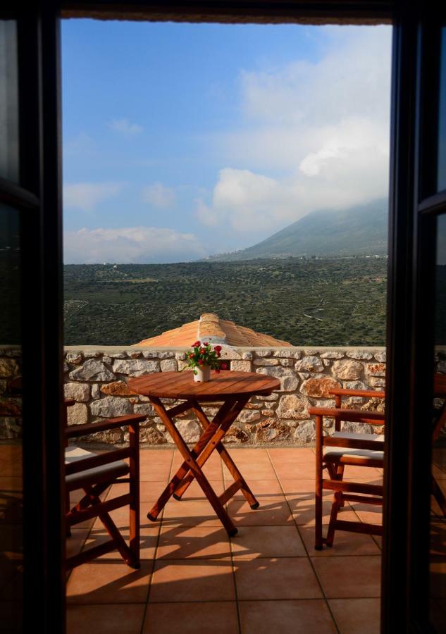 Focalion Castle Luxury Suites Pírgos Dhiroú Exteriör bild