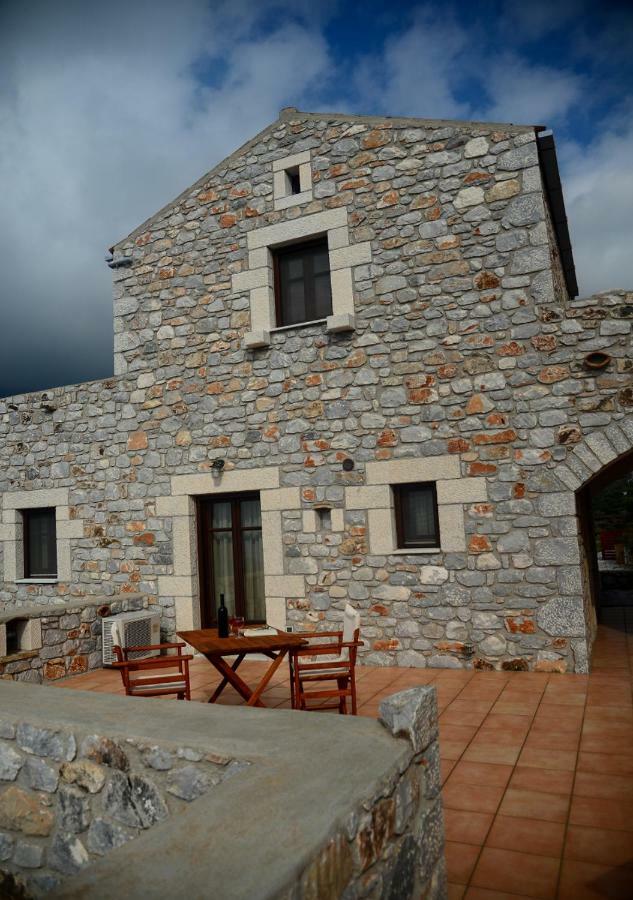 Focalion Castle Luxury Suites Pírgos Dhiroú Exteriör bild