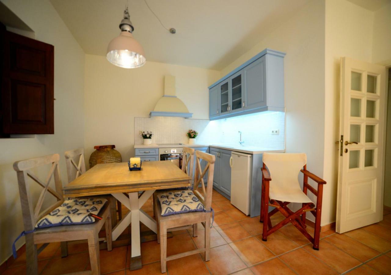 Focalion Castle Luxury Suites Pírgos Dhiroú Exteriör bild