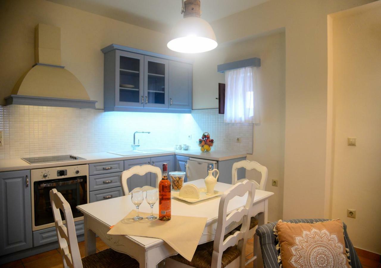 Focalion Castle Luxury Suites Pírgos Dhiroú Exteriör bild