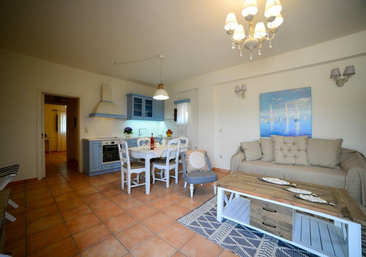 Focalion Castle Luxury Suites Pírgos Dhiroú Exteriör bild