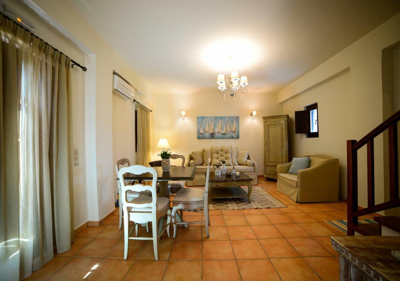 Focalion Castle Luxury Suites Pírgos Dhiroú Exteriör bild