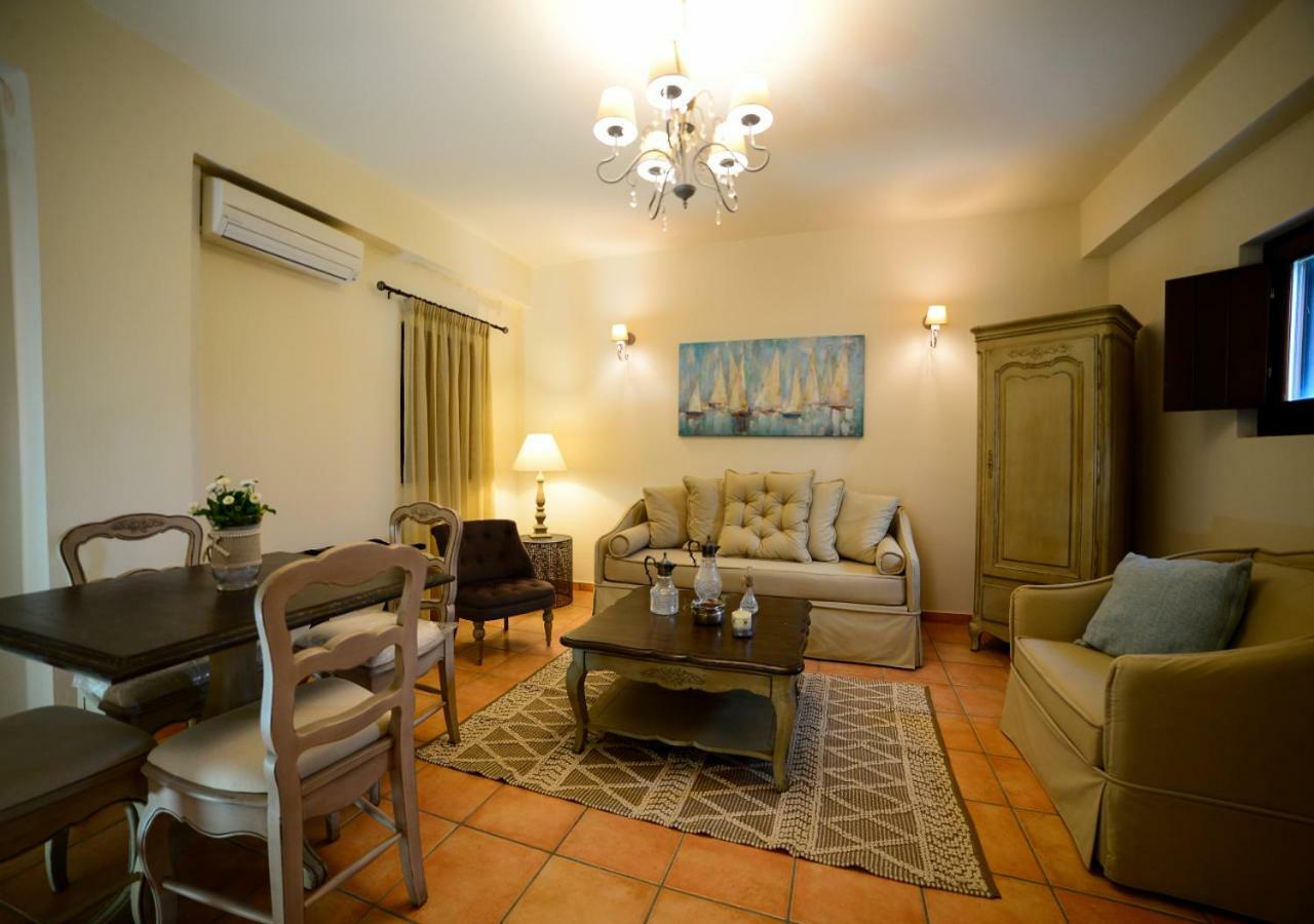 Focalion Castle Luxury Suites Pírgos Dhiroú Exteriör bild