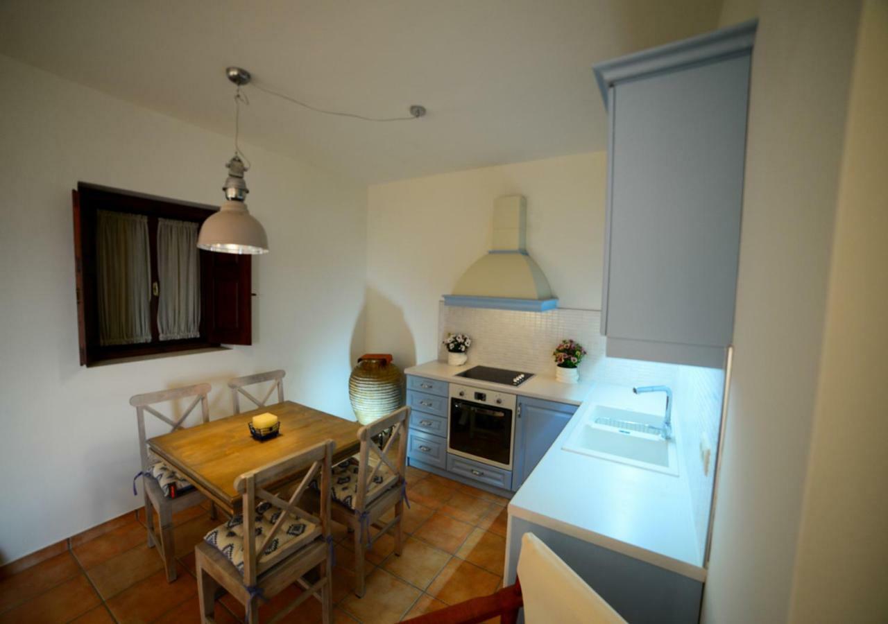 Focalion Castle Luxury Suites Pírgos Dhiroú Exteriör bild