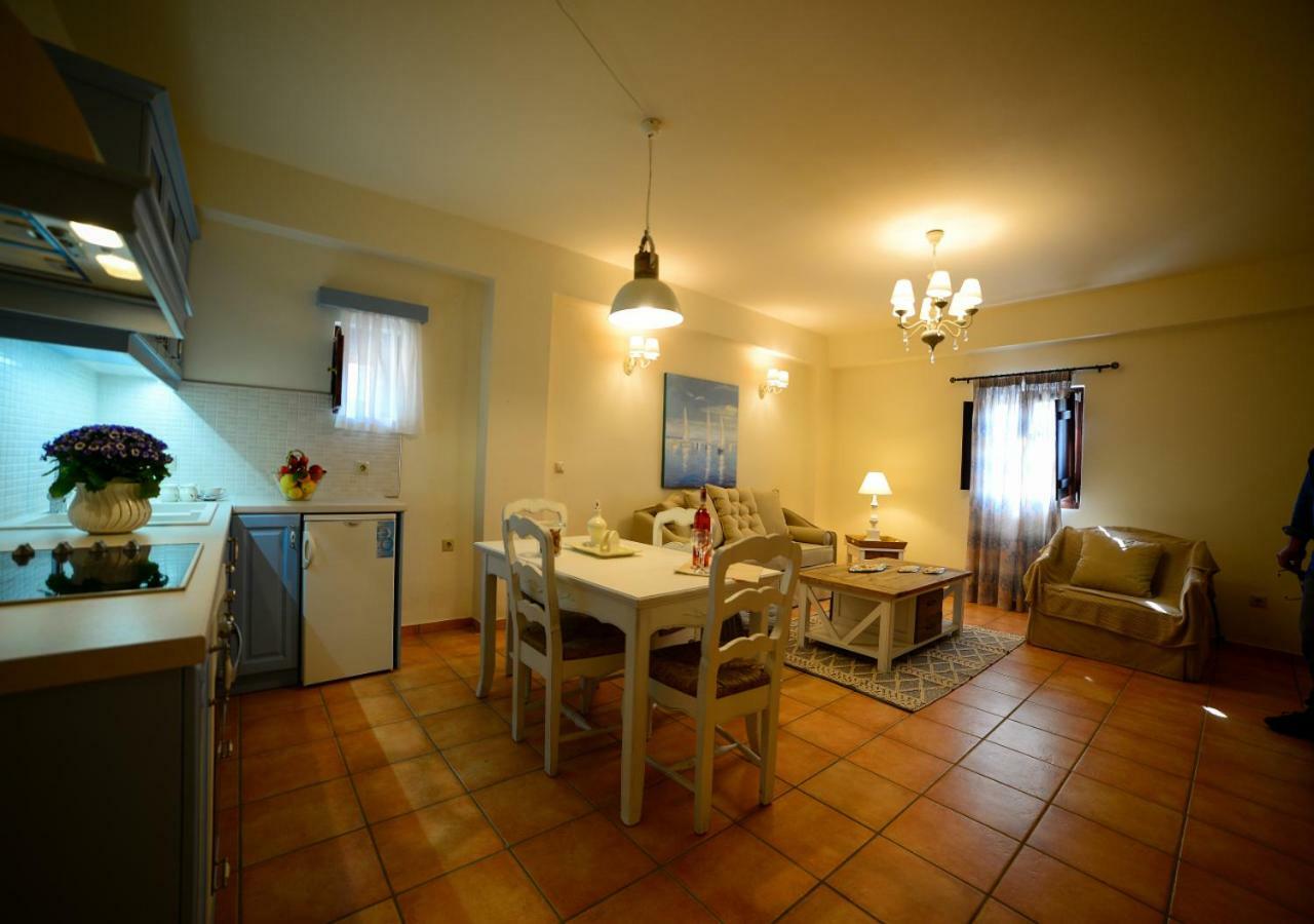 Focalion Castle Luxury Suites Pírgos Dhiroú Exteriör bild