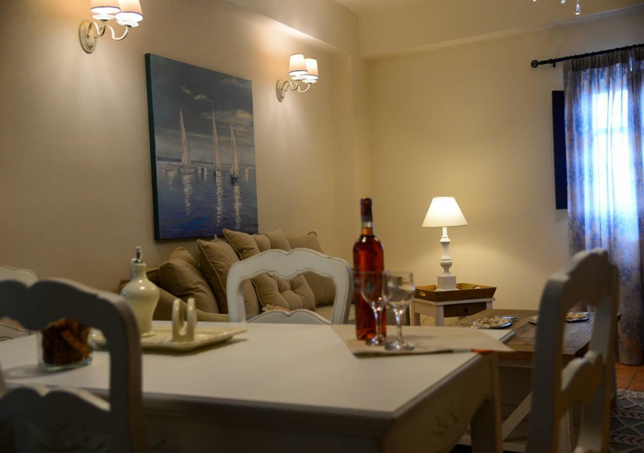 Focalion Castle Luxury Suites Pírgos Dhiroú Exteriör bild