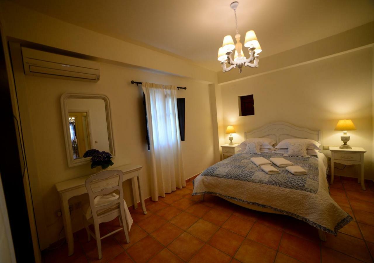 Focalion Castle Luxury Suites Pírgos Dhiroú Exteriör bild