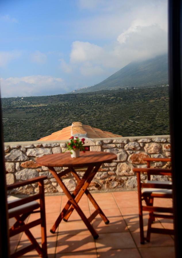 Focalion Castle Luxury Suites Pírgos Dhiroú Exteriör bild