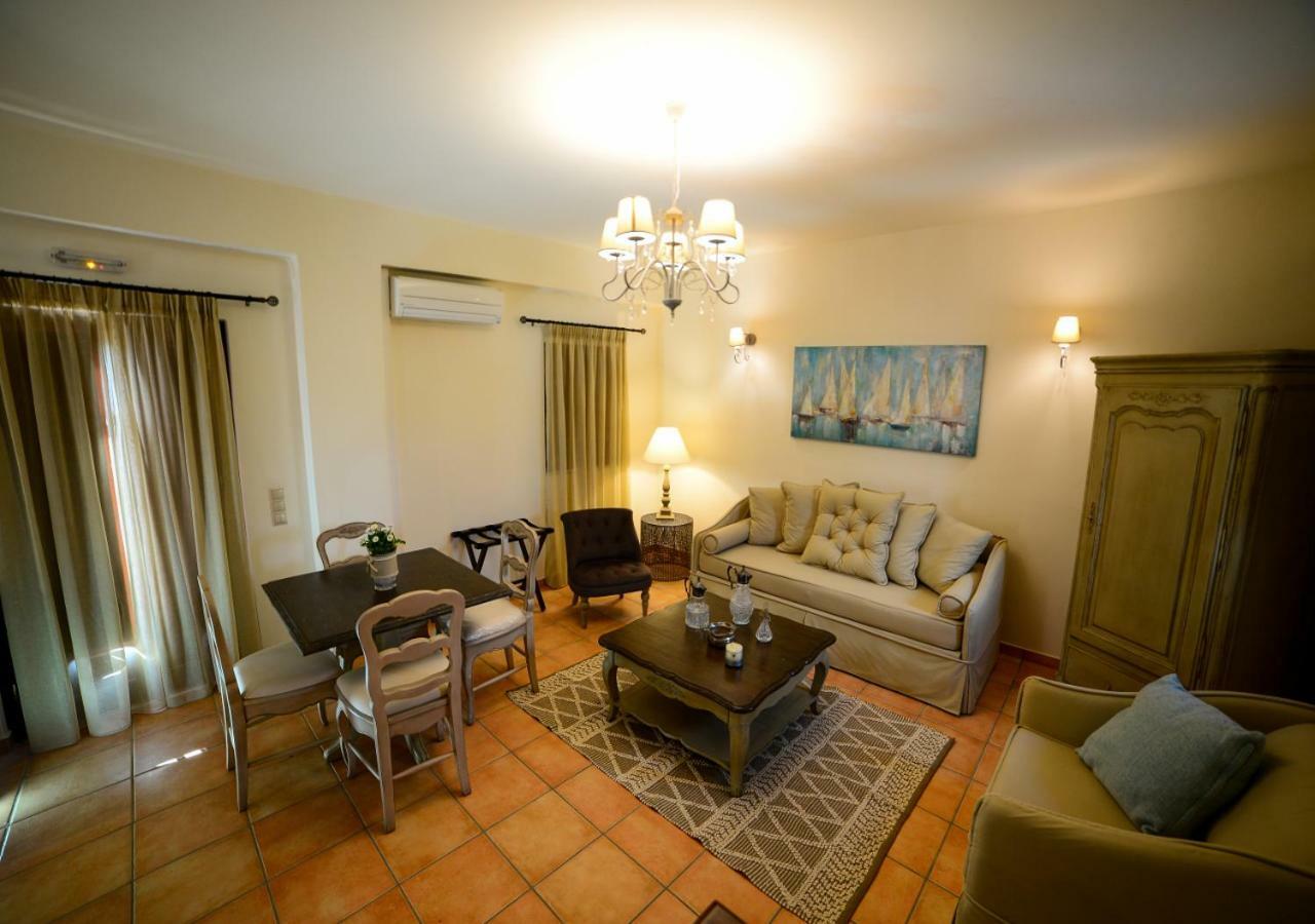 Focalion Castle Luxury Suites Pírgos Dhiroú Exteriör bild