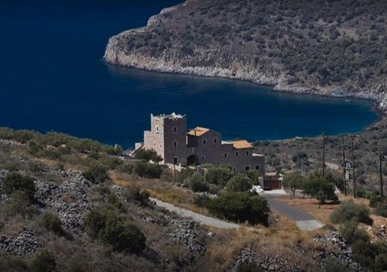Focalion Castle Luxury Suites Pírgos Dhiroú Exteriör bild