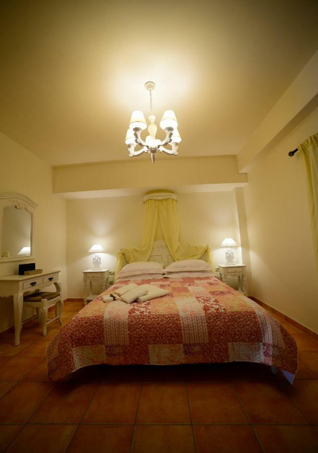 Focalion Castle Luxury Suites Pírgos Dhiroú Exteriör bild
